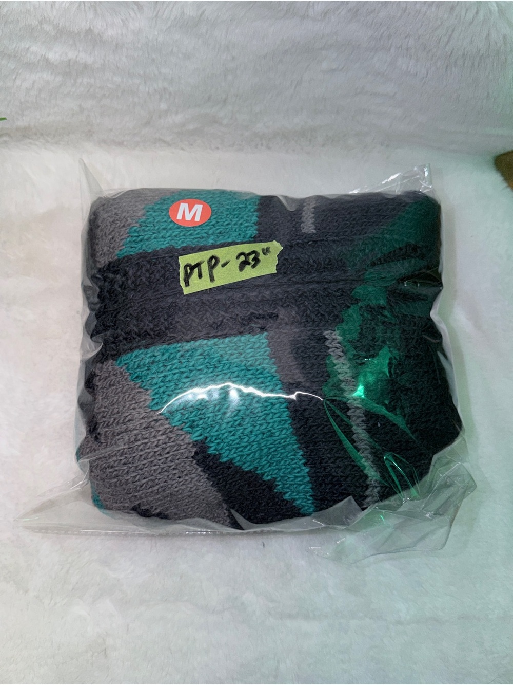 86% Cotton Ladies Charcoal Gray Hooded Zip Sweater with Teal Geometric Pattern 🌎 - Picture 6 of 6